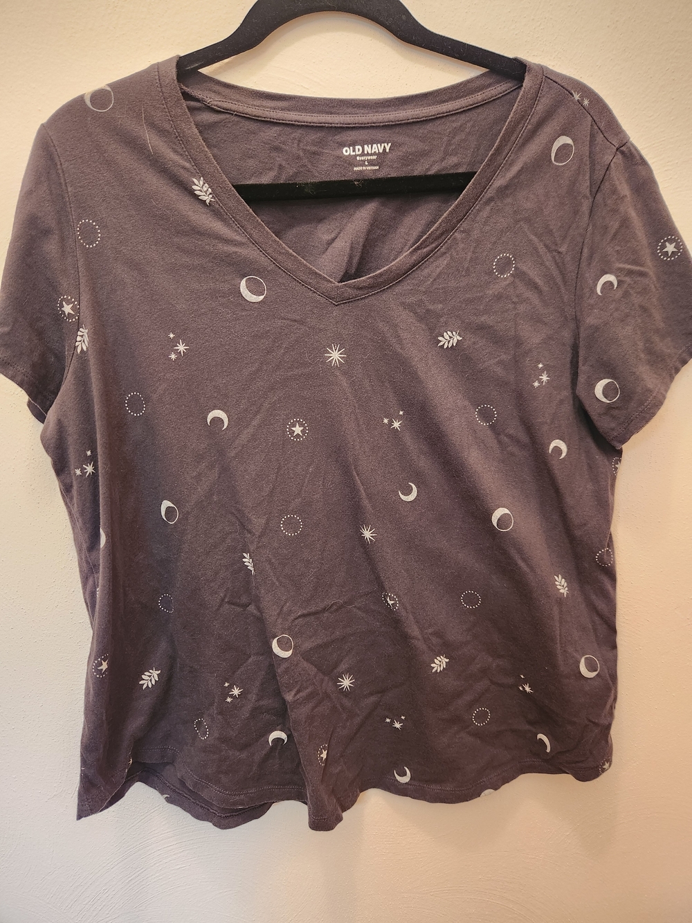 Old Navy Women's Short-Sleeve V-Neck Tee in Charcoal with Moon & Star Print